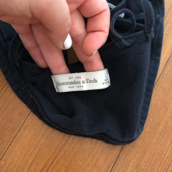 Abercrombie & finch crop top - Picture 3 of 3